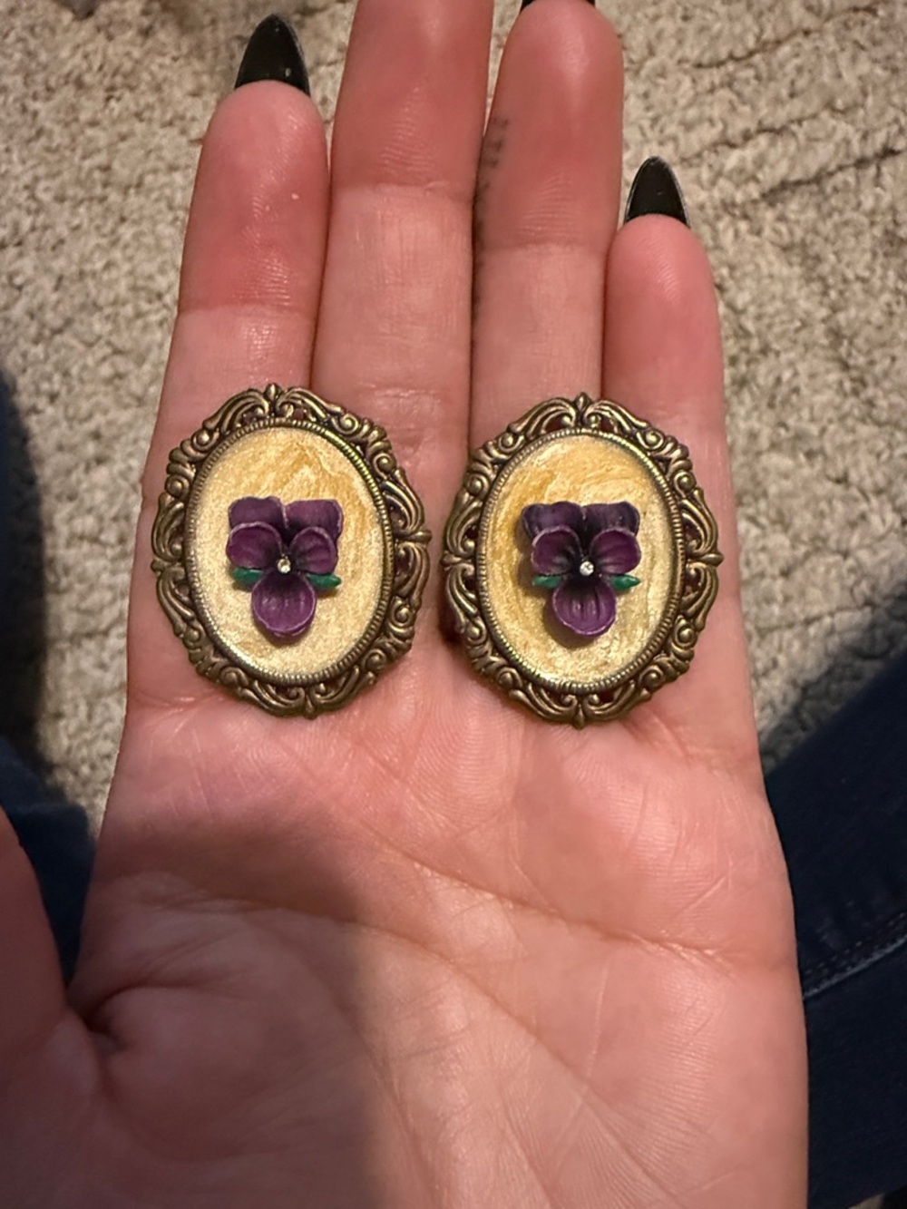 Vintage-Inspired 1950’s Gold Oval Floral Earrings with Purple Pansy